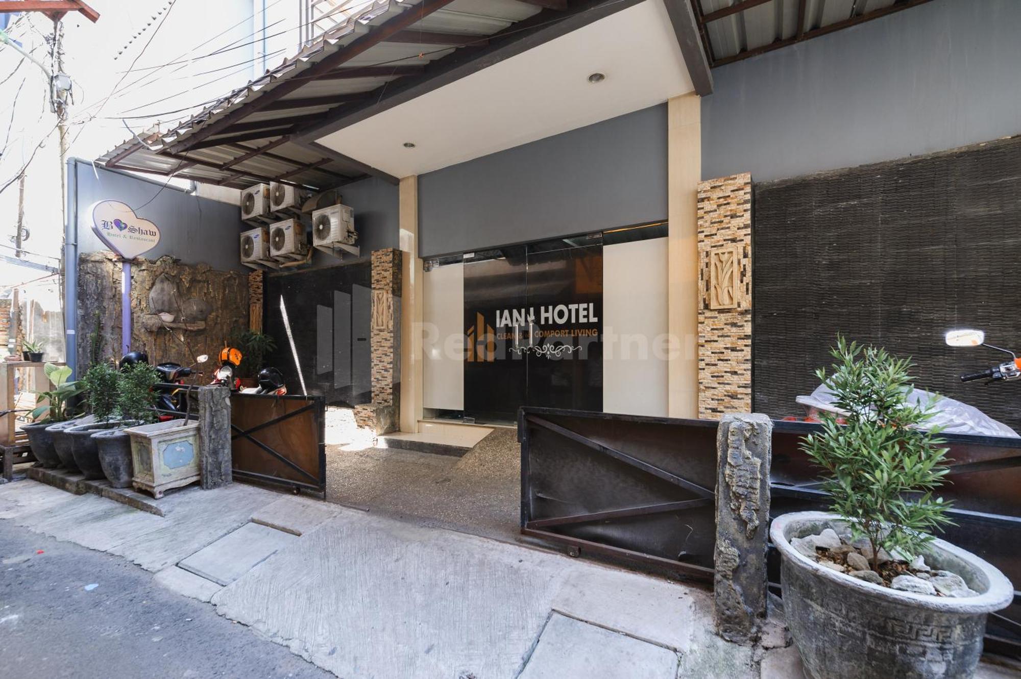 Ian Hotel Jaksa Mitra Reddoorz Jakarta Exterior photo