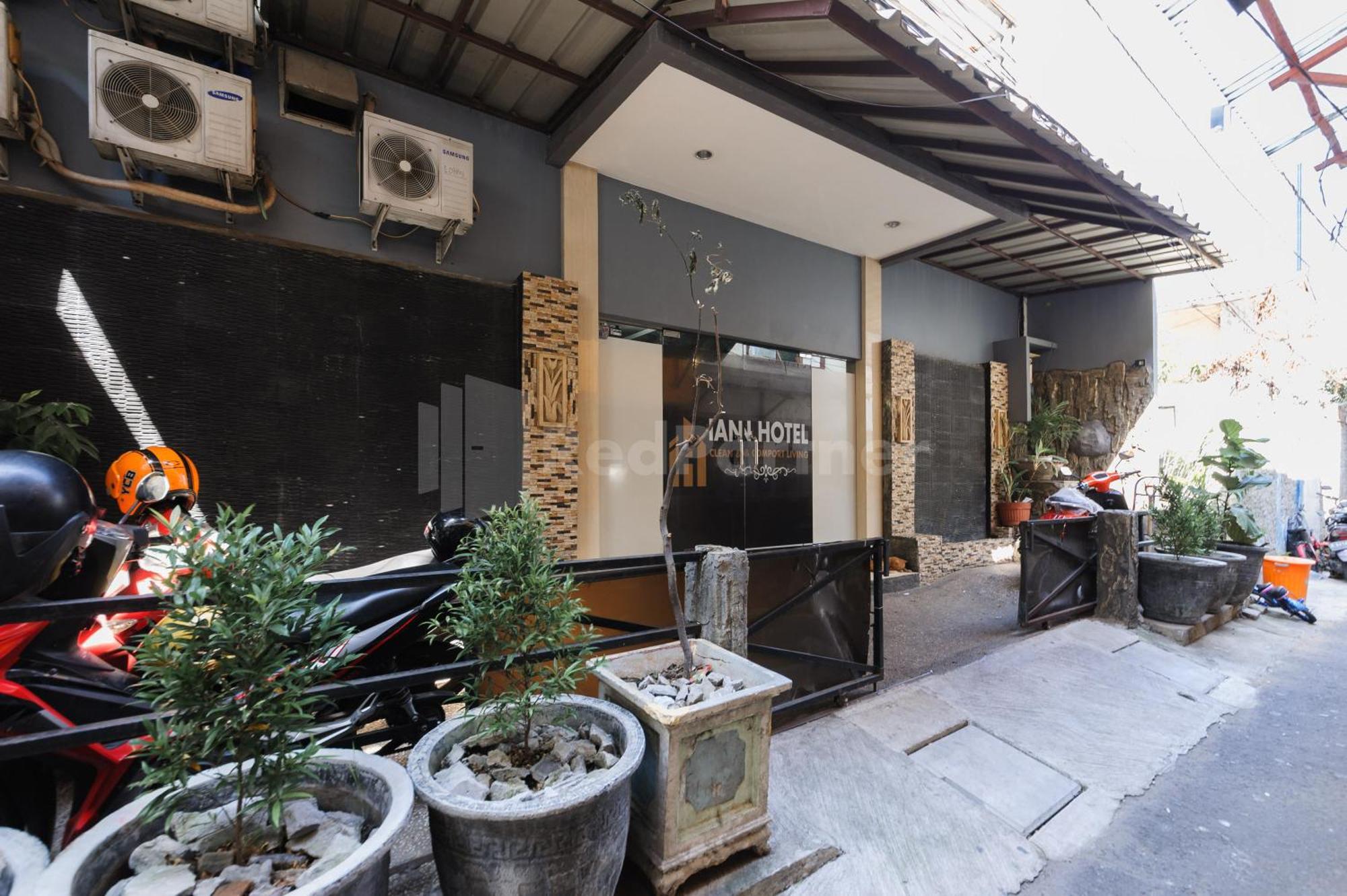 Ian Hotel Jaksa Mitra Reddoorz Jakarta Exterior photo